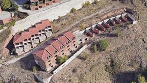 Vista tomada por Google Earth de los chalés de Segovia abandonados a medio construir en 2008 y que ahora se van a reactivar.