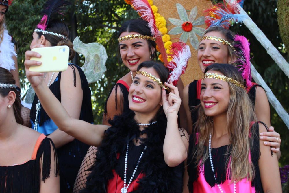 Marina, Sara, Rocío, Daniela y dos generaciones de embajadoras de la fiesta