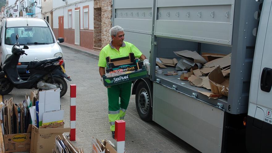 Servicio de recogida de papel y cartón.