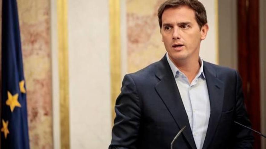 El PP força Sánchez a donar explicacions al Senat sobre la seva tesi doctoral