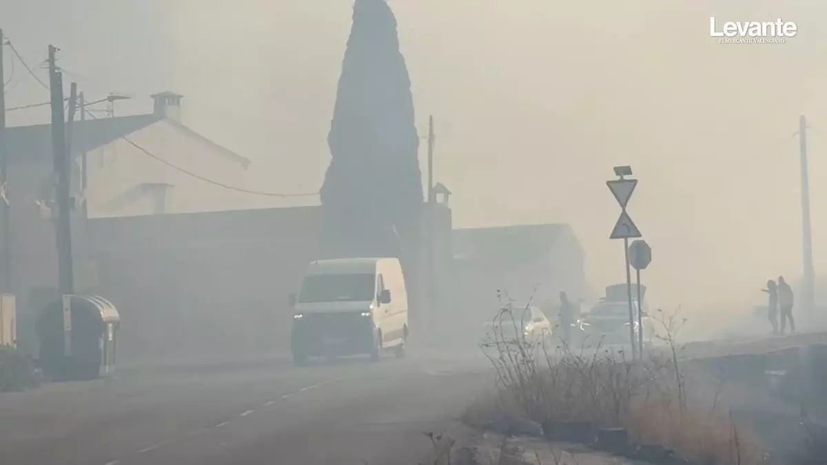 Un incendio de vegetación en Mas del Jutge pone en alerta a Torrent