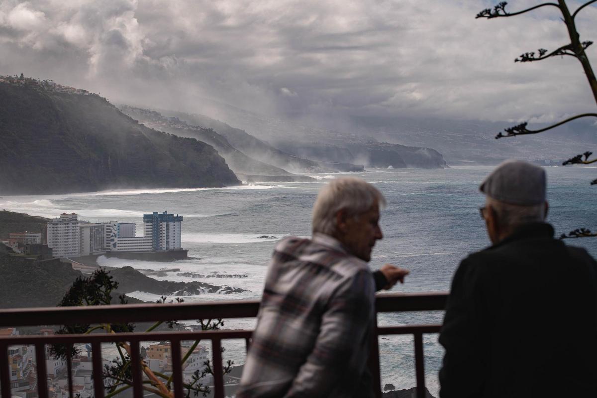 Fuerte oleaje en la costa de Tacoronte