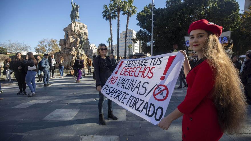 Impfgegner protestieren auf Mallorca gegen 3G-Regelung