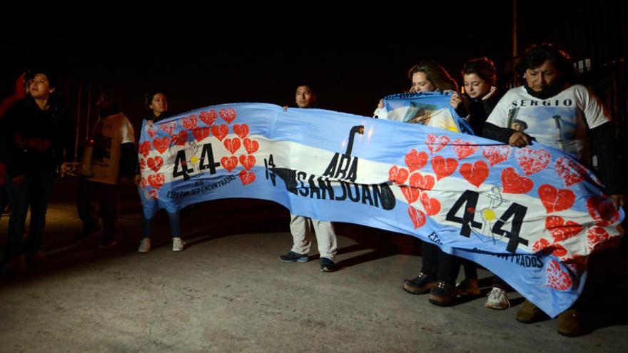 Familiares de los desaparecidos en el submarino.