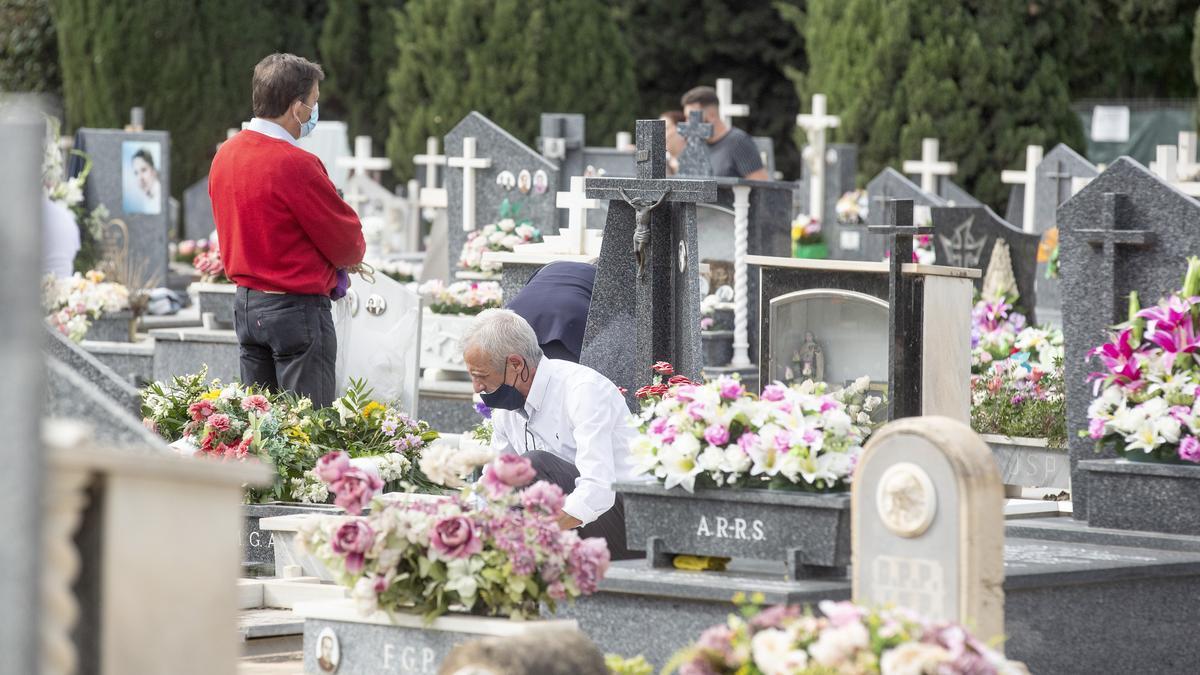 Día de Todos los Santos en el Cementerio de Alicante