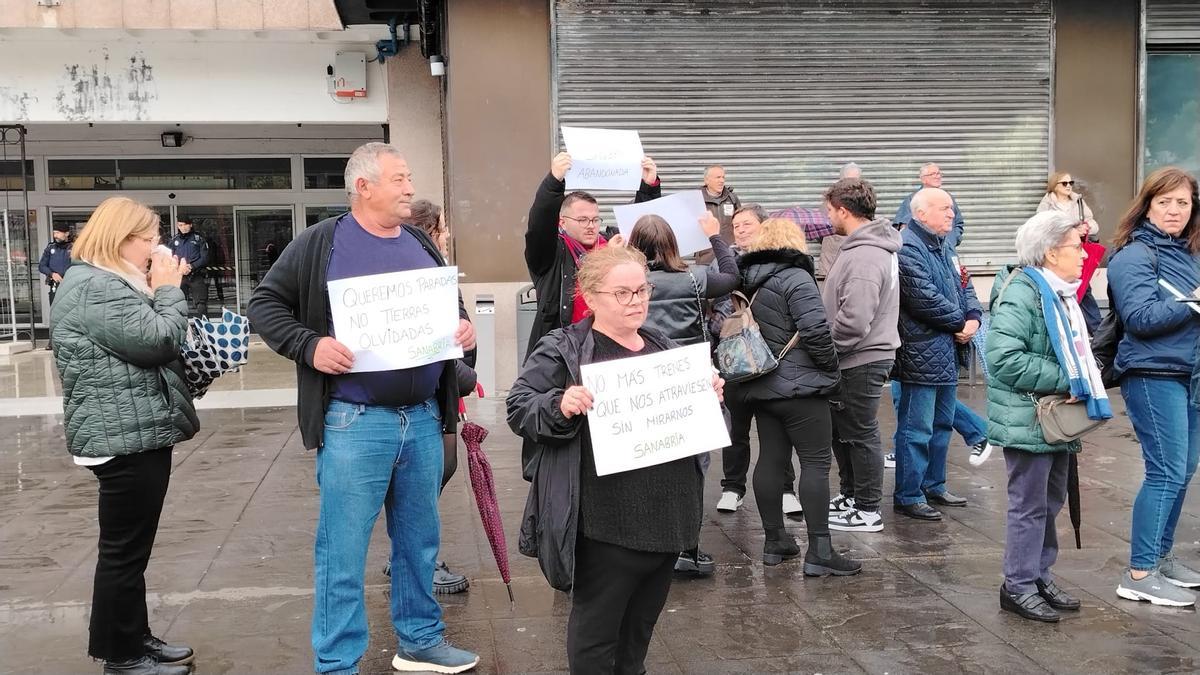 Protesta de la Alianza UPA-COAG en Vigo por las paradas de tren en Sanabria