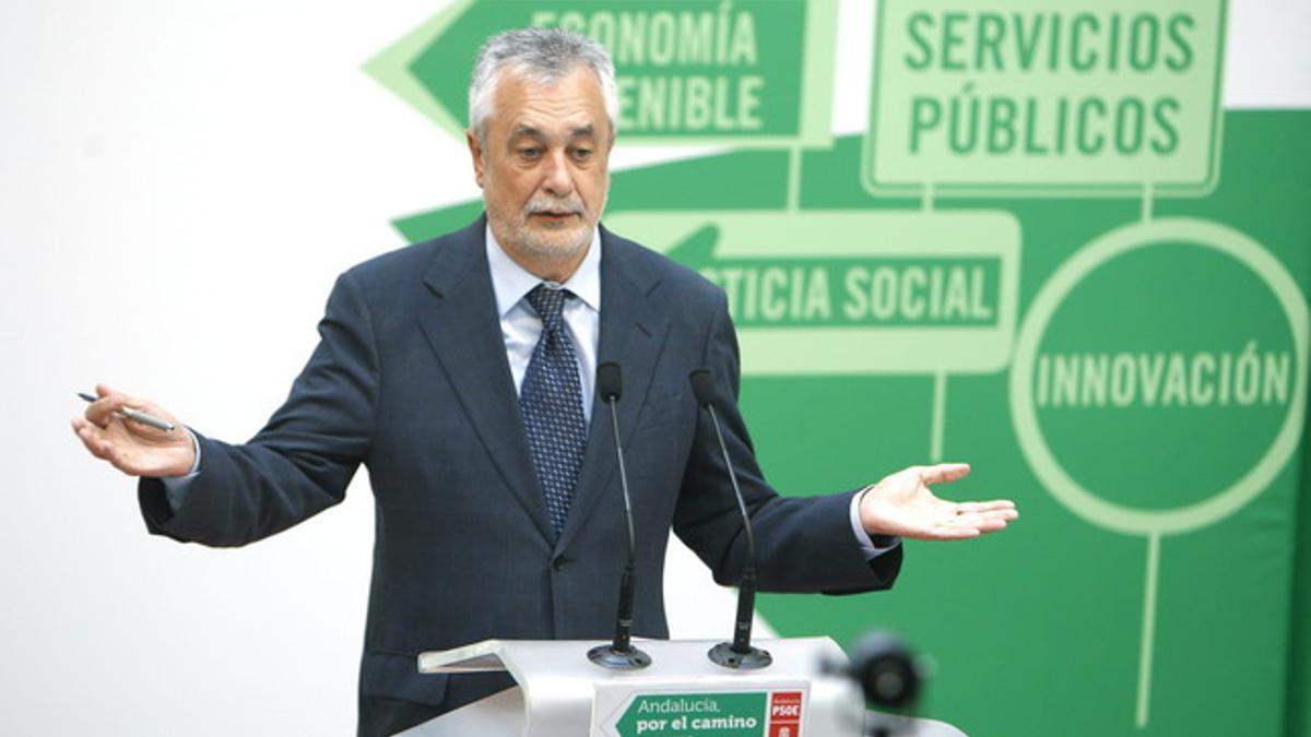 El secretario general del PSOE andaluz, José Antonio Griñán, durante una rueda de prensa en marzo.