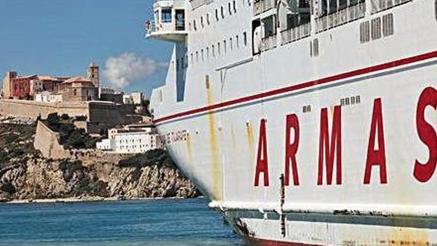 Armas achaca a una avería el retraso que provocó tensión en un viaje de Gandía a Ibiza