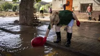 Valencia envía donaciones que la 'zona cero' de la tormenta en Aragón no ha pedido: "Están llegando miles de botas y pañales"