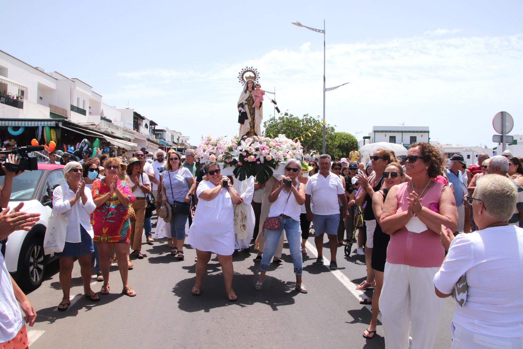 Procesión marítima y terrestre de la Virgen del Carmen en Playa Blanca