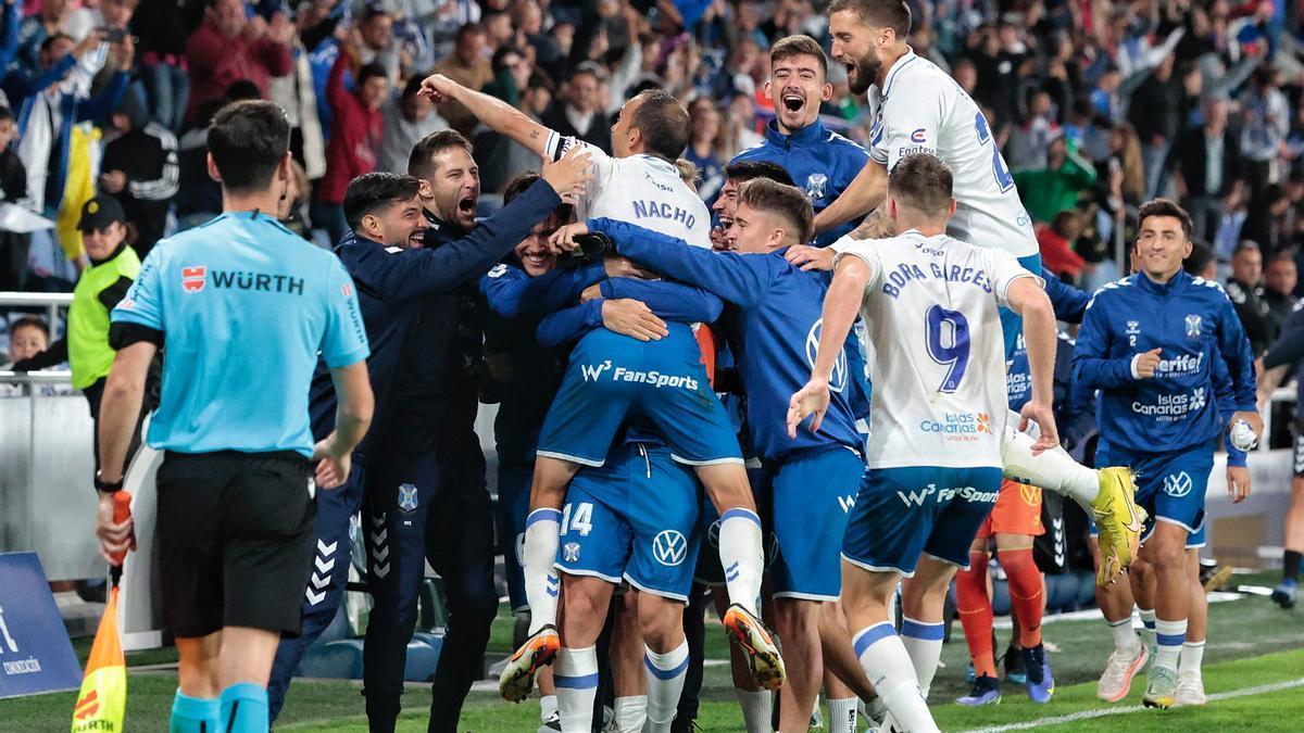 El Heliodoro celebra la incotestable victoria blanquiazul frente a la UD Las Palmas