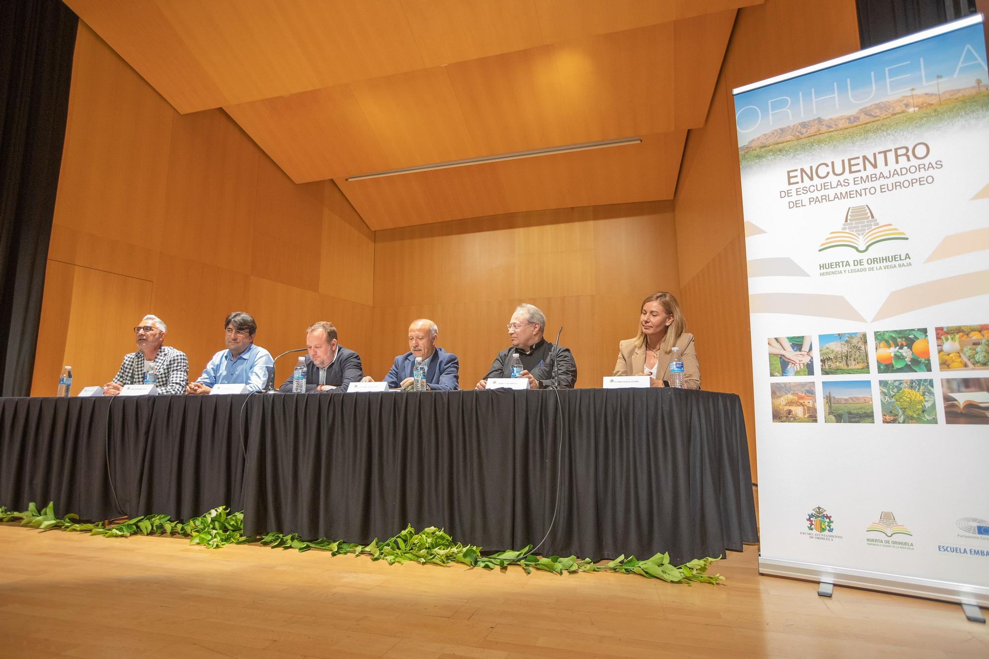 Jóvenes embajadores del Parlamento Europeo resaltan el legado de la huerta en Orihuela