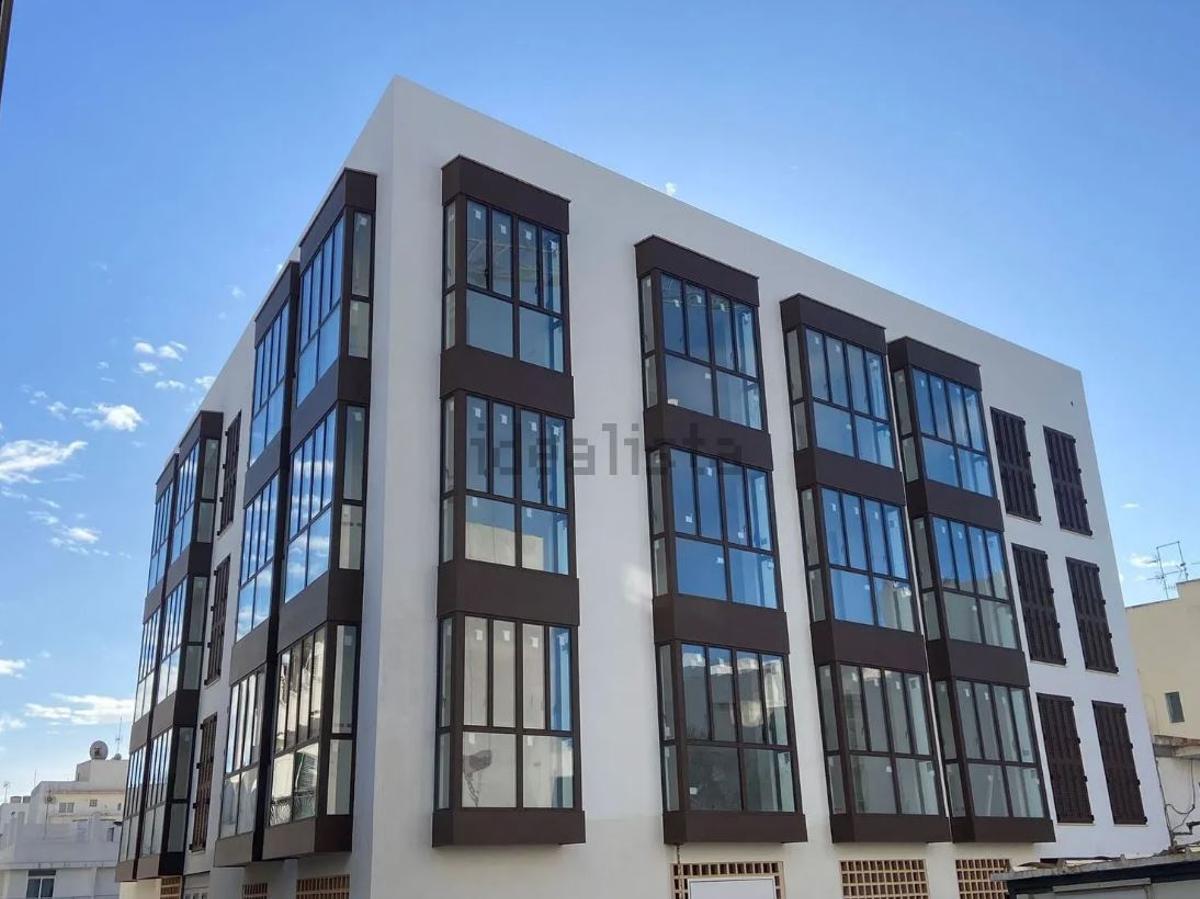 Una imagen del edificio en obras de una nueva promoción de viviendas en Sant Antoni.