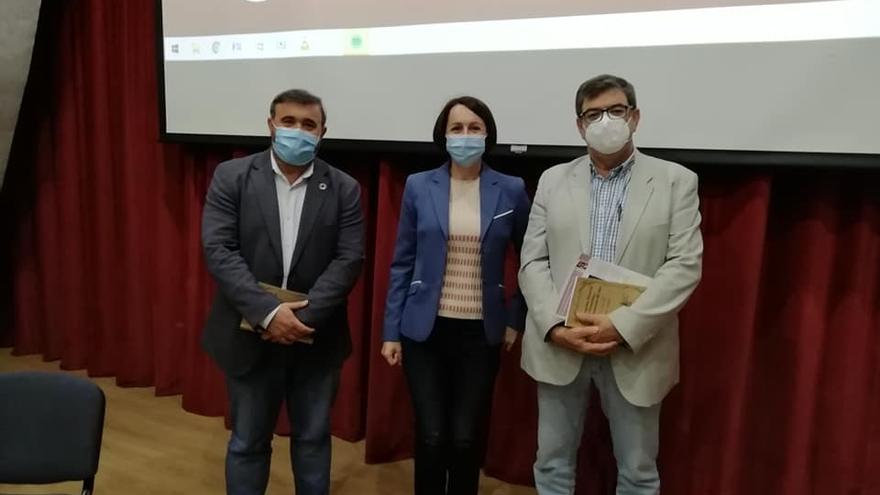 Un momento de la presentación del libro del Archivo Municipal de Crevillent