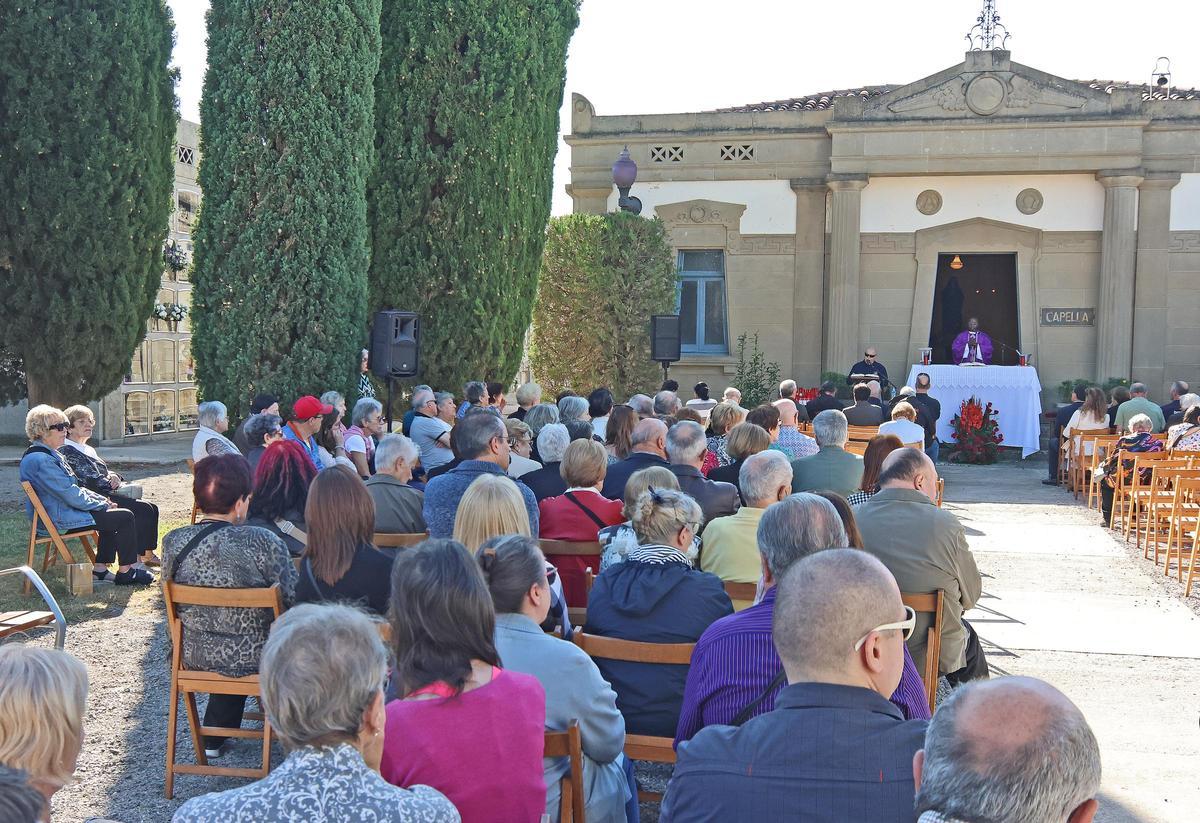 Ofici religiós al Cementiri de Manresa el dia de Tots Sants