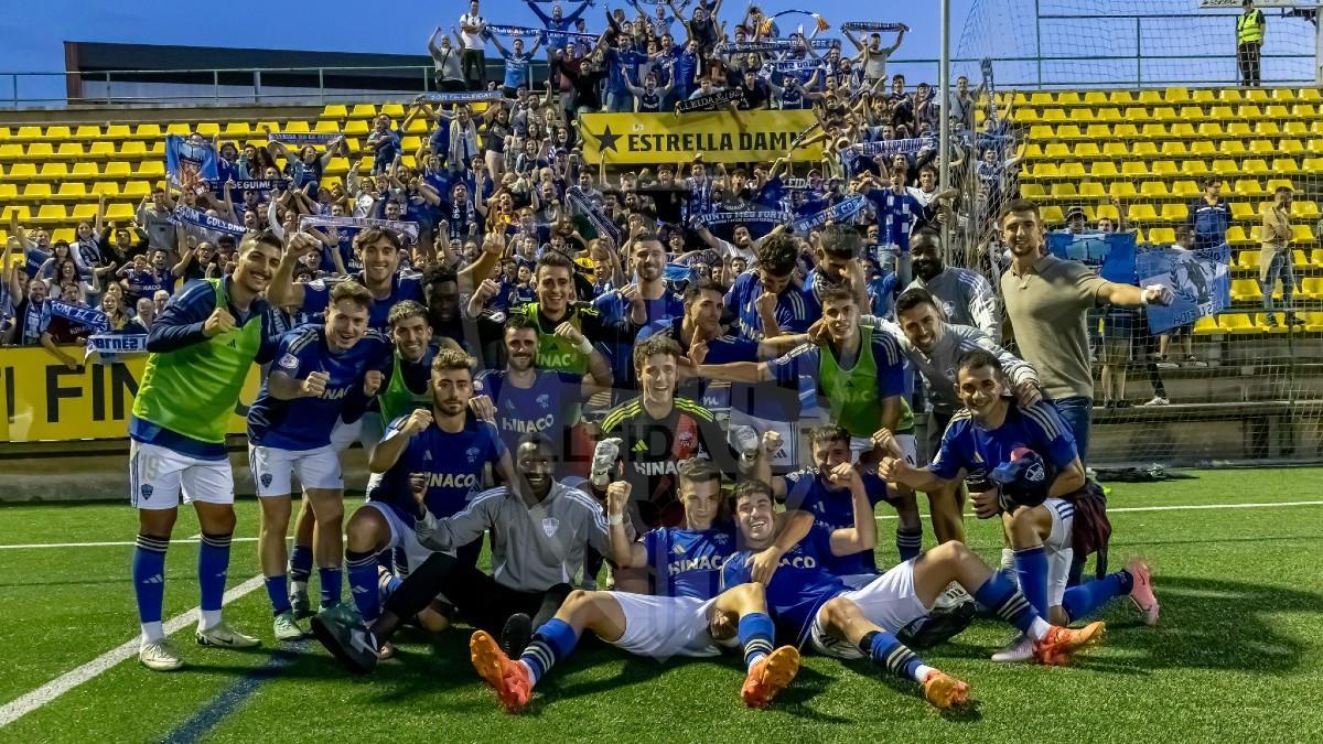 Comunión entre equipo y afición del Lleida CF
