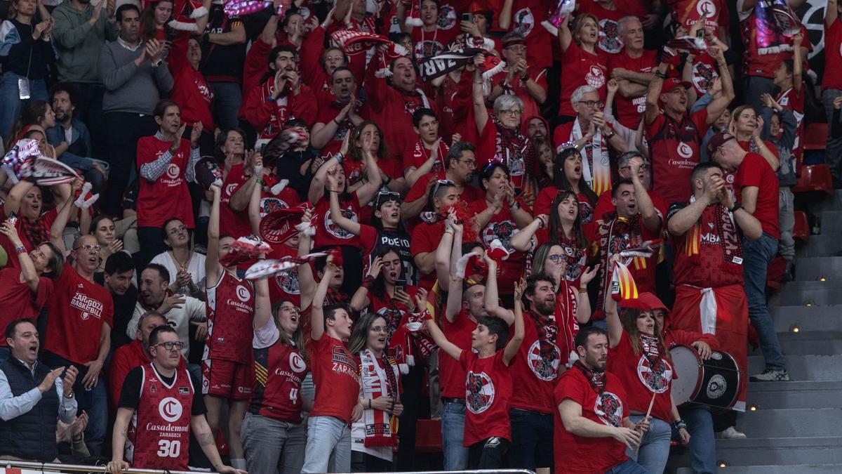La afición del Casademont animando durante el encuentro