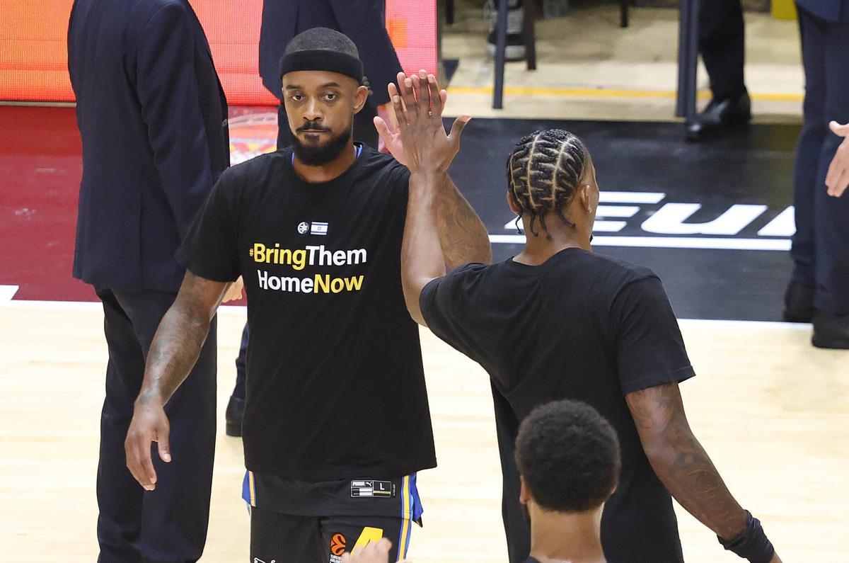 Los jugadores del Maccabi piderion el regreso de los rehenes