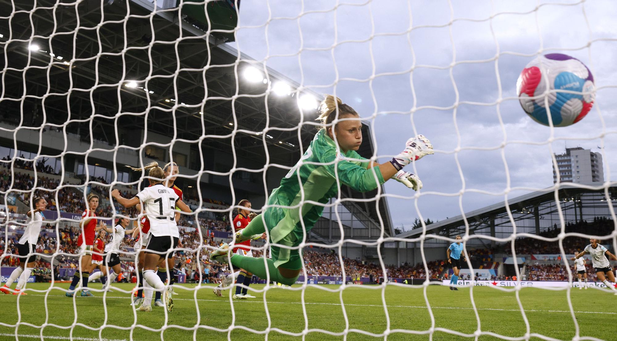 Women's Euro 2022 - Group B - Germany v Spain