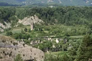 El pueblo de Aragón de solo tres habitantes que fue desalojado por un pantano que nunca existió, vuelve a la vida