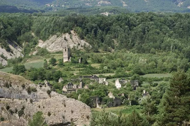 El pueblo de Aragón de solo tres habitantes que fue desalojado por un pantano que nunca existió, vuelve a la vida