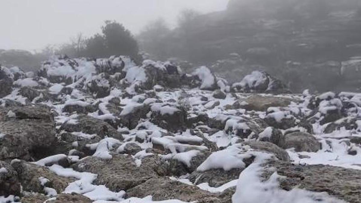 Nieve en El Torcal de Antequera: un paisaje único que atrae visitantes toda la mañana