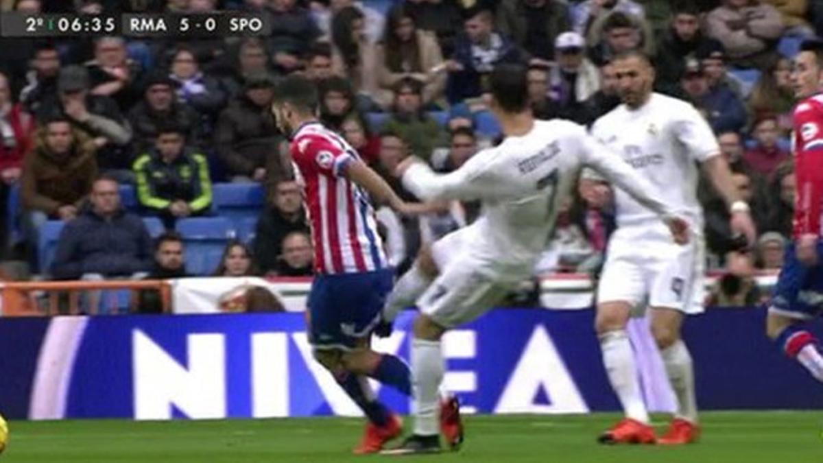 Cristiano golpeó sin balón a Nacho Cases