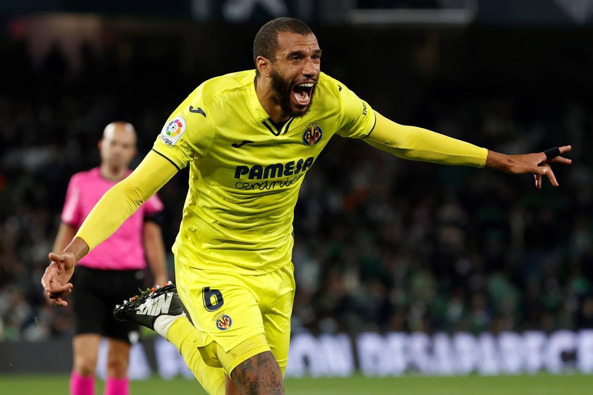 Étienne Capoue celebra uno de sus goles con el Villarreal CF.