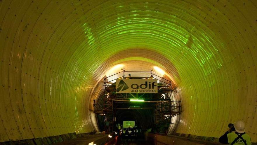 Las labores de revestimiento del túnel de Pajares.