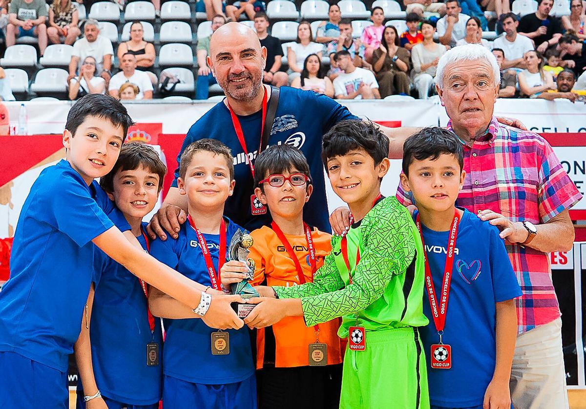Trofeos del torneo Vigo Cup de fútbol sala
