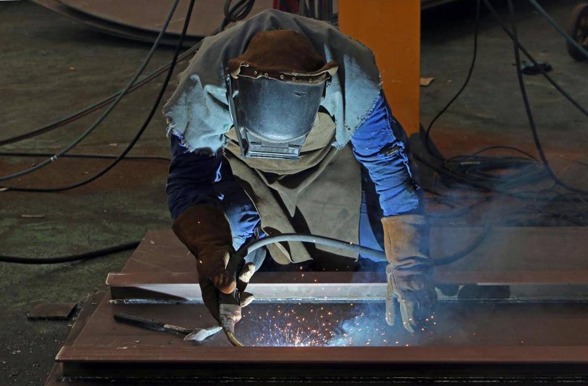 El paro baja en Asturias en 3.124 personas en junio