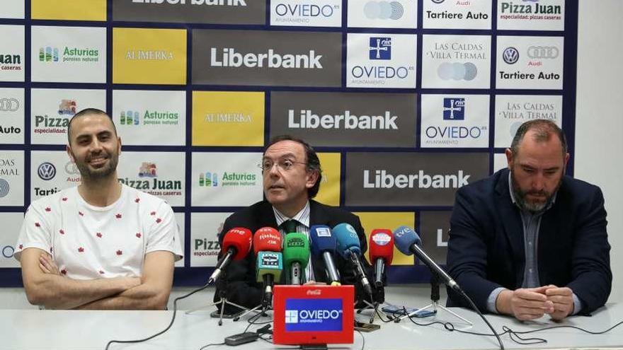 Javi Rodríguez, Fernando Villabella y Héctor Galán, ayer, durante la rueda de prensa.