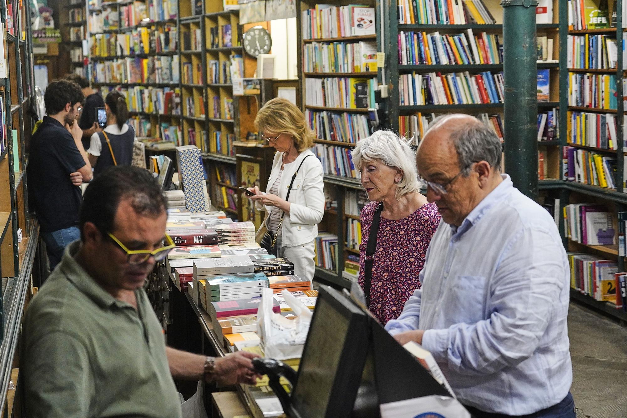 Darrer dia de la llibreria Geli al carrer de l'Argenteria