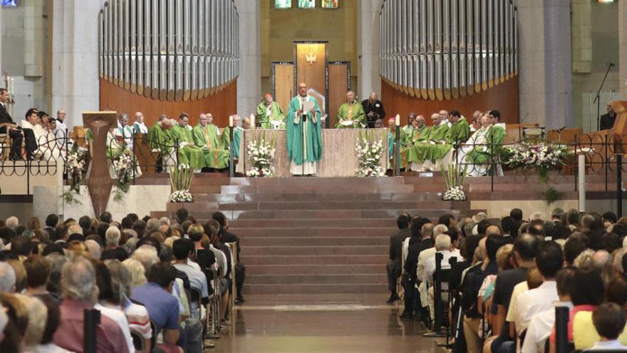 La Sagrada Família acull una missa multitudinària