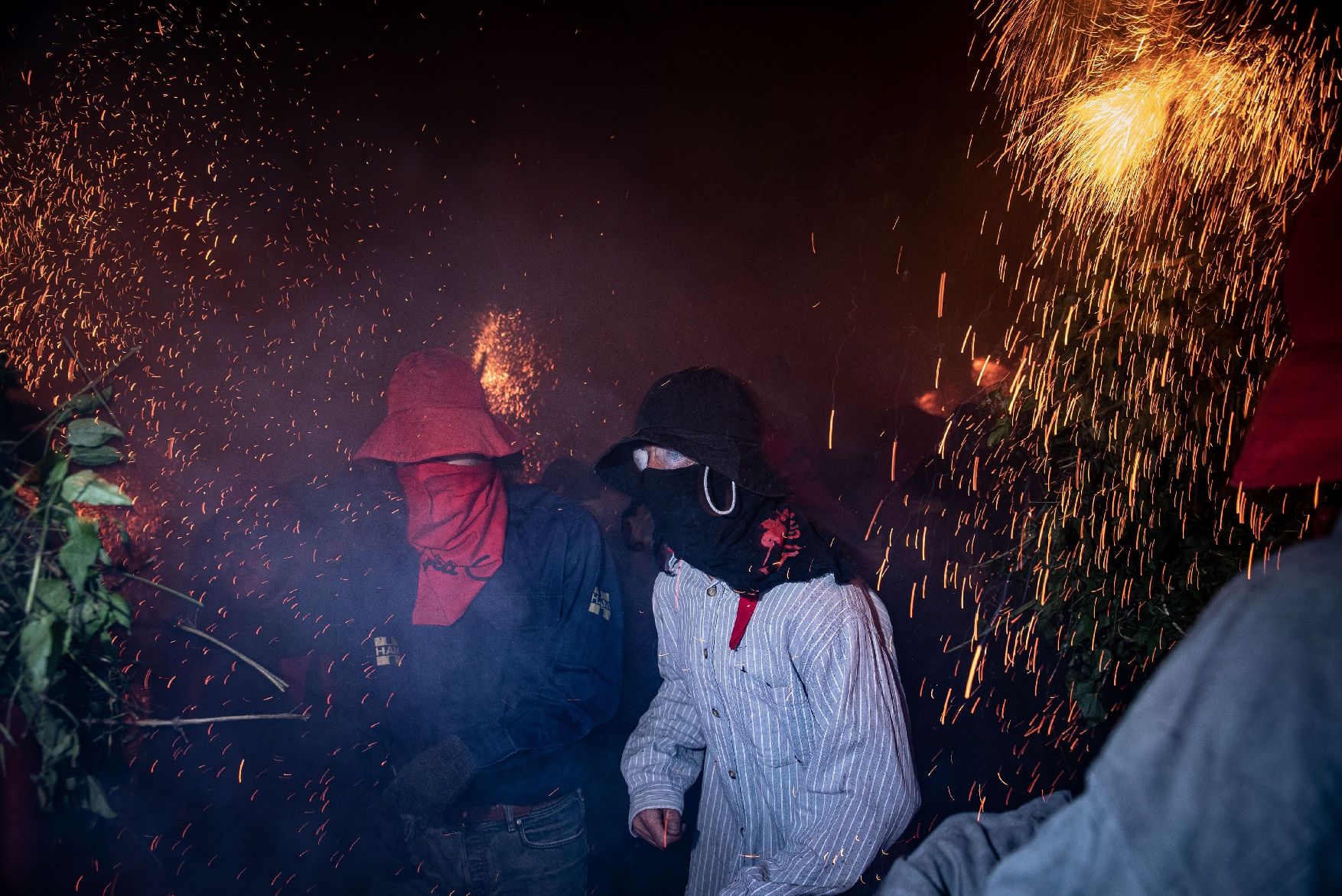 EN FOTOS | Milers de persones salten la primera Patum Completa