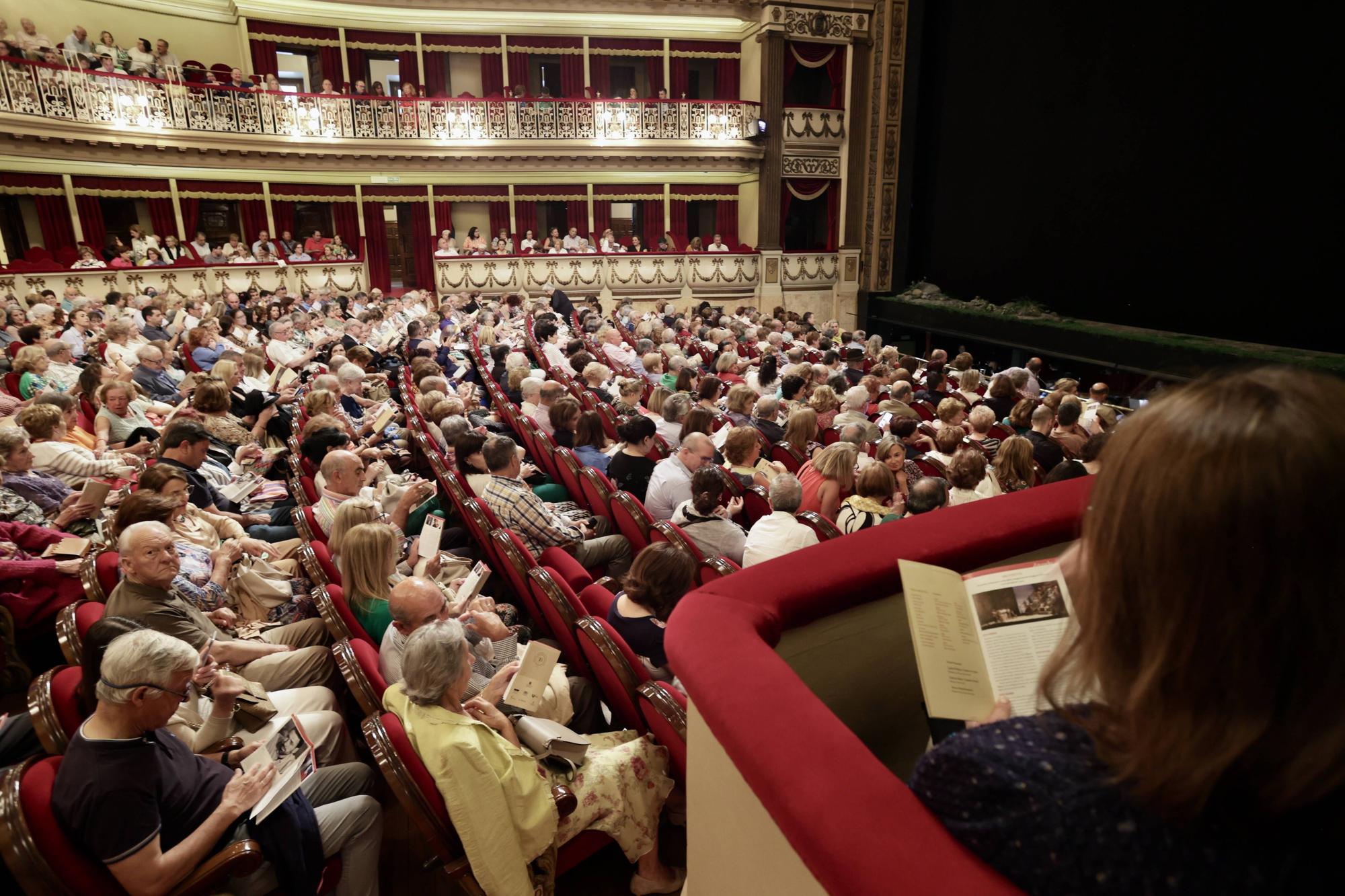 En imágenes: Estreno de la zarzuela "El Caserío" en el Teatro Campoamor