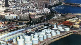 La contaminación que Campsa dejó en el puerto de Alicante es «inadmisible para la salud»