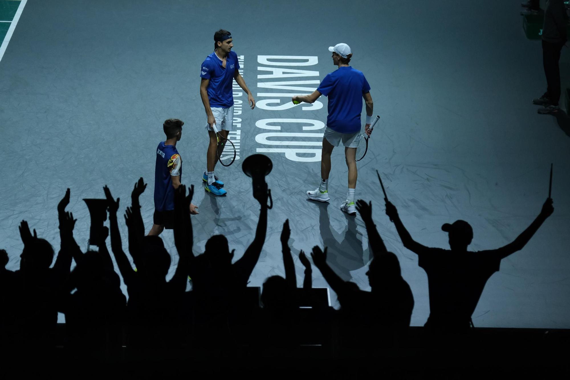 El partido de Sinner y Djokovic de la segunda semifinal de la Copa Davis entre Italia y Serbia en el Carpena