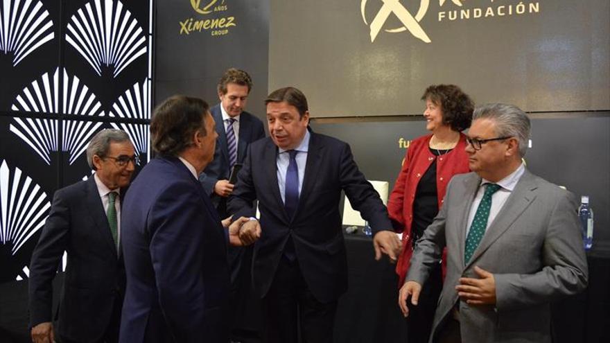 El ministro de Agricultura confía en la subida del precio del aceite