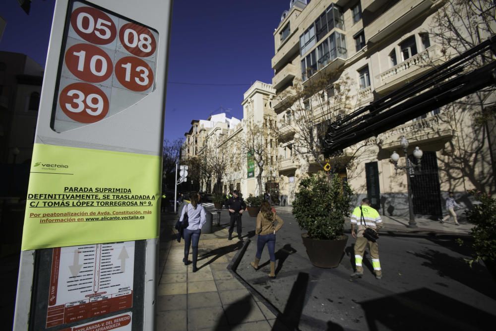 La avenida de la Constitución ya está "libre" de coches.