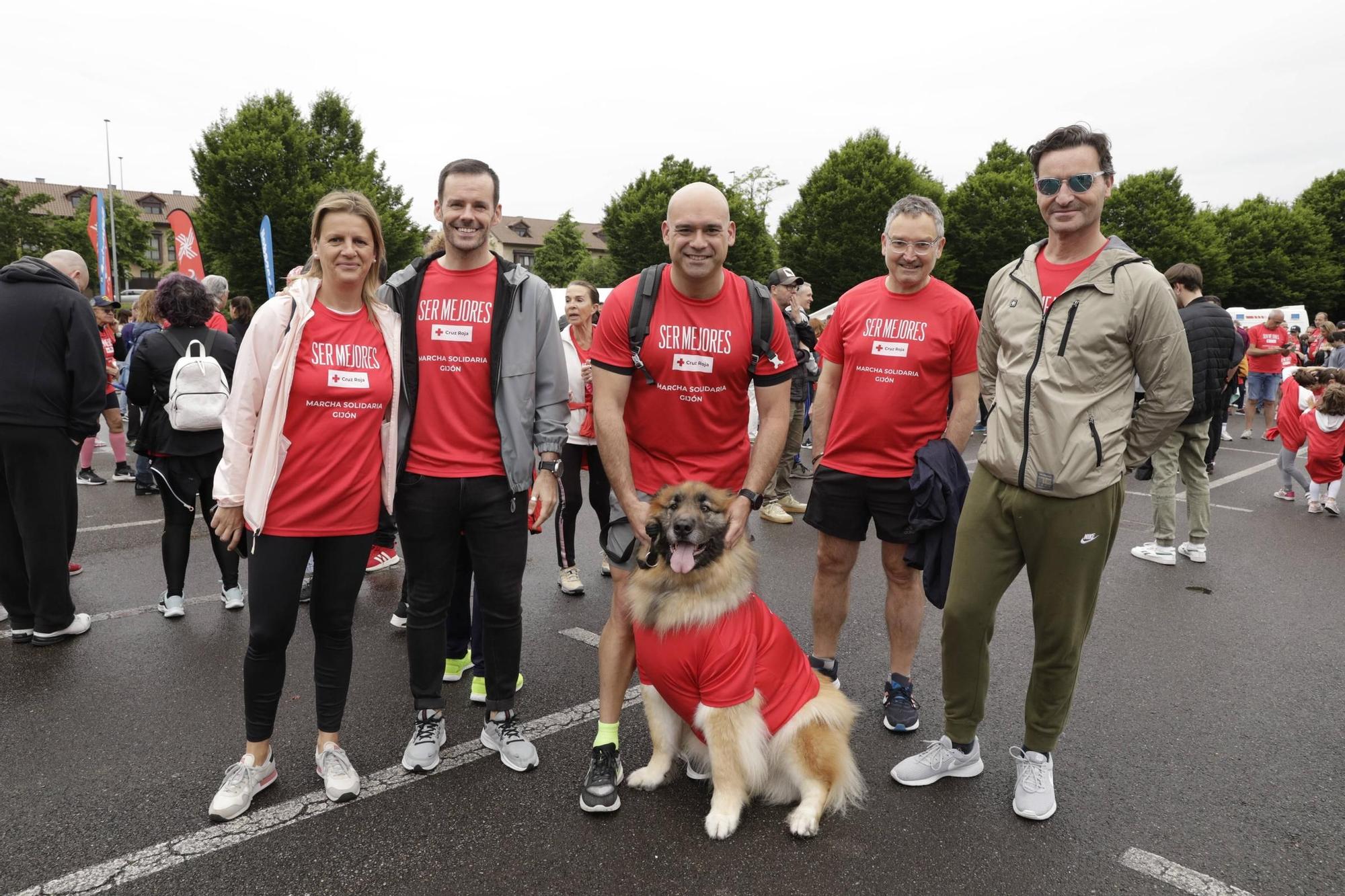 Así fue la marcha solidaria de Cruz Roja en Gijón (en imágenes)