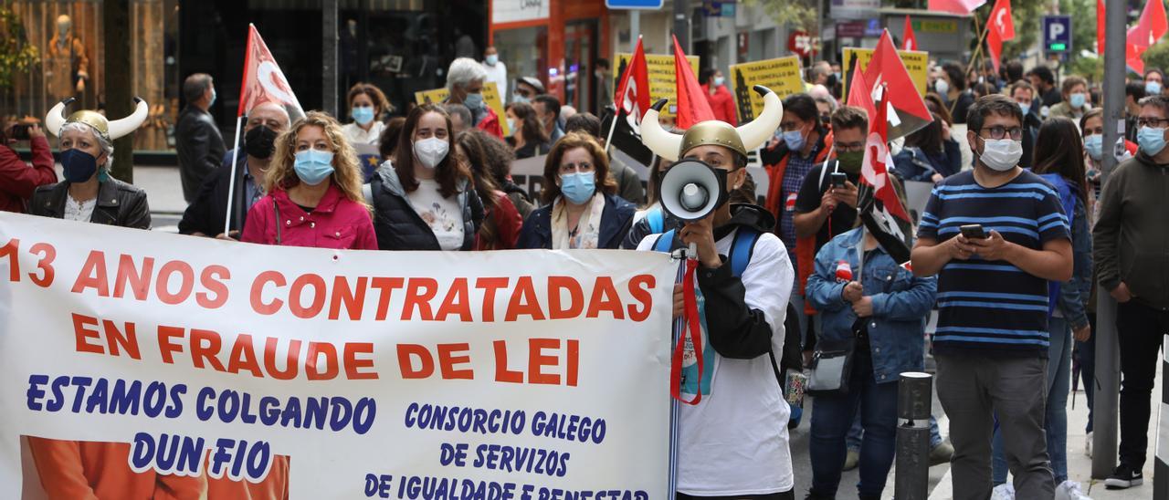 Una protesta contra la contratación en precario de los interinos celebrada en Santiago.