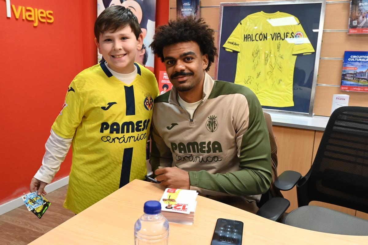 Galería | Baño de masas de Nicolas Pepe y Renato Veiga en Vila-real