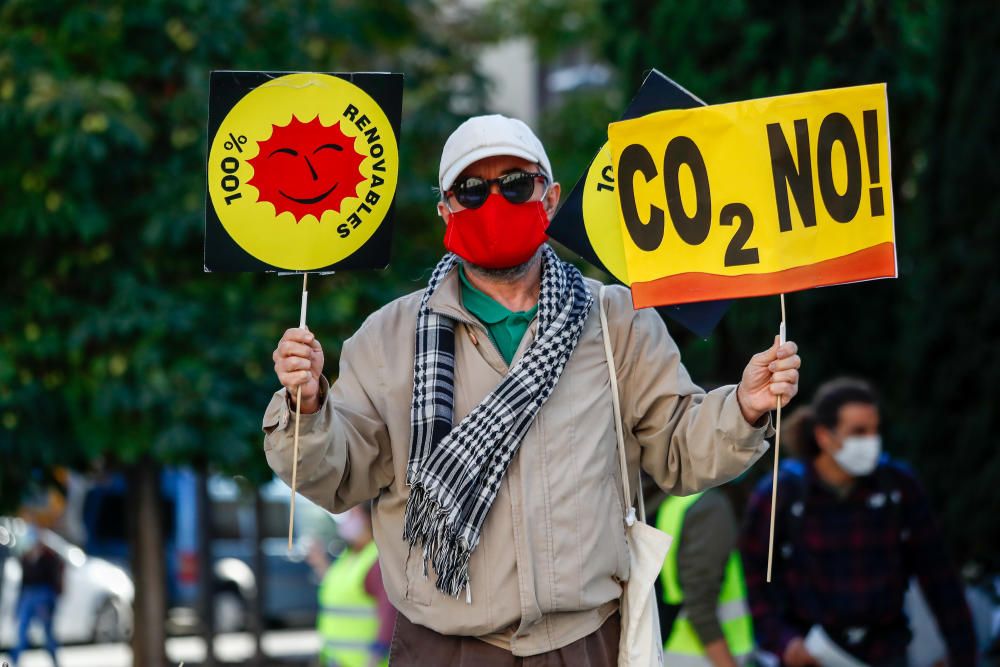 Cientos de jóvenes españoles toman las calles por el movimiento Fridays For Future