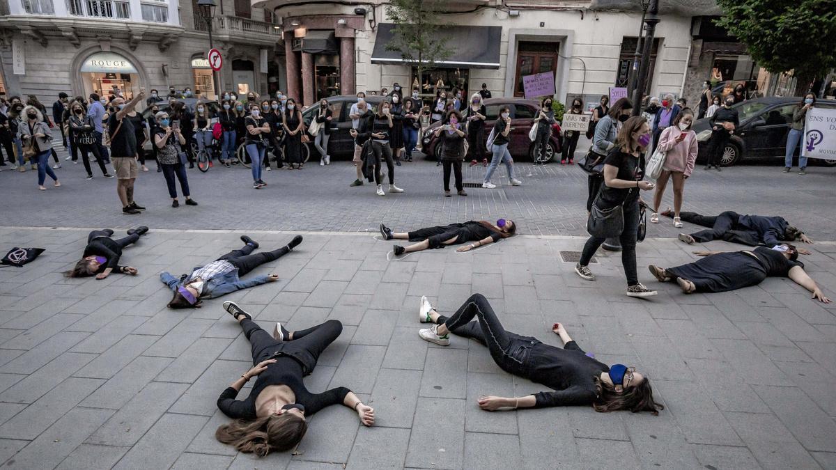 Un centenar de personas se manifiesta en Palma en contra de la violencia machista