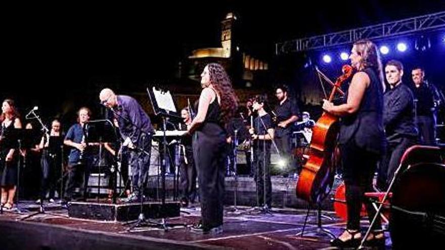 El director Miquel Àngel Aguiló se estrenó al frente de la Banda Sinfónica Ciutat d&#039;Eivissa.