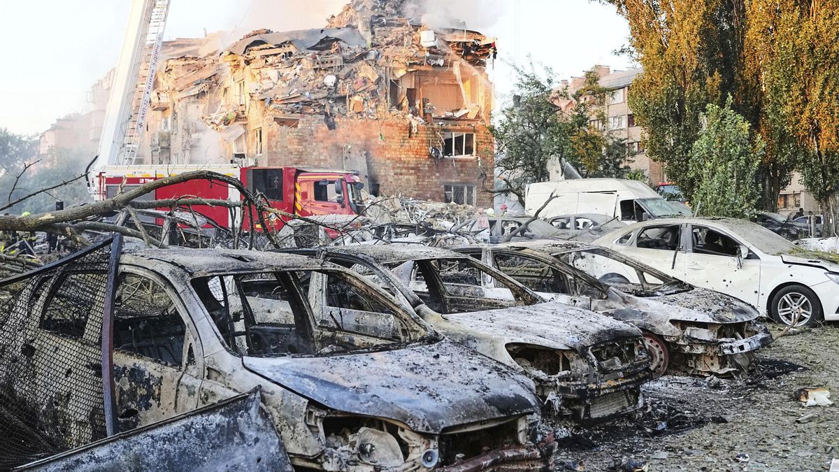 Al menos tres muertos y una veintena de heridos en una oleada de ataques de Rusia sobre Kiev