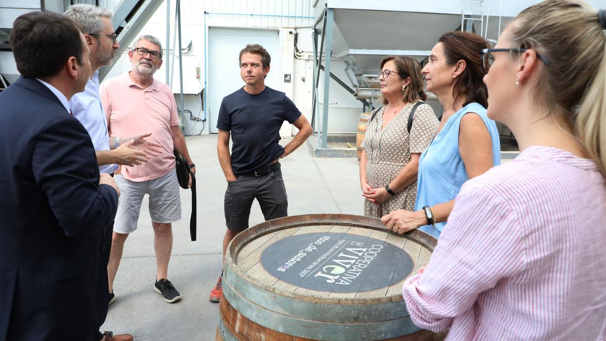 Arcadi España durante su visita a Viver y Bejís.