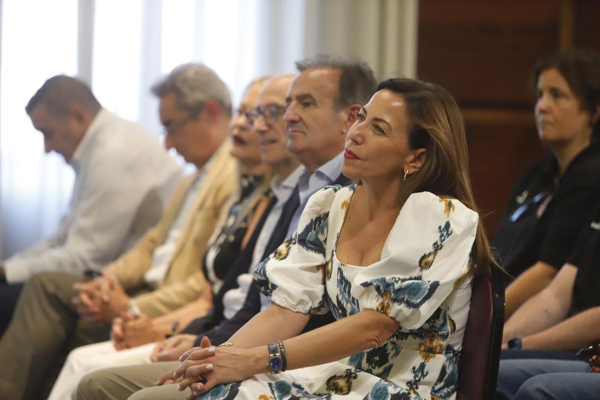 Ofrenda de flores y visita al ayuntamiento del Casademont Zaragoza Ofrenda de flores y visita al ayuntamiento del Casademont Zaragoza