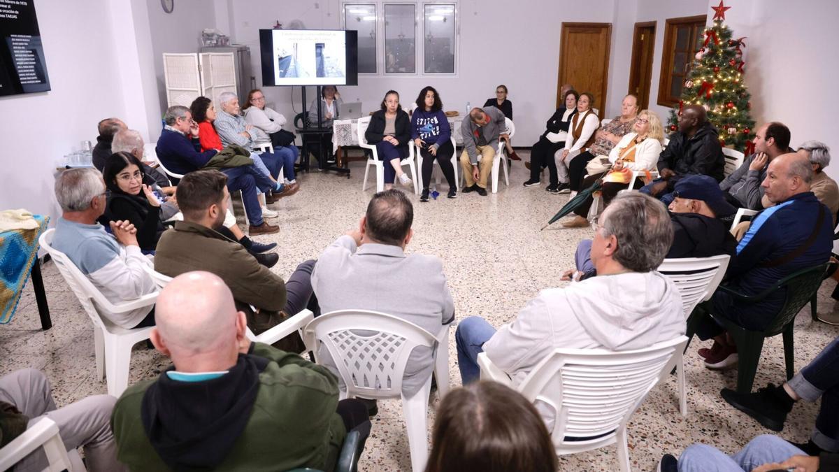 Encuentro de la alcaldesa con vecinas y vecinos de Las Torres Bajas